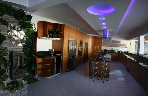 Villas Ana Maria Villa | Brand New Luxury 14BD Party Villa, steps from Clubs/Beaches!