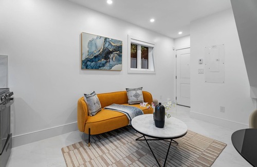 West Side House | BRAND NEW Luxury 2 Bedroom Laneway House