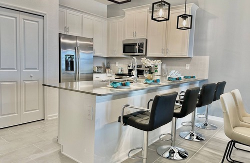 Downtown Condo | Brand New Luxury 2 Bedroom Condo (321)