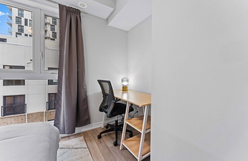 Oakville House | Brand New Luxury 2 Bedroom Oakville Townhouse with King Bed!