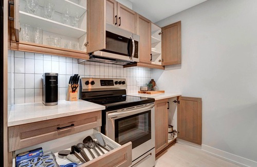 Ottawa Division House | Brand New Luxury 2 Bedroom. 20mins to DT