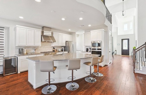 Irving House | Brand New Luxury 6BD,5BA Grand Vacation Home