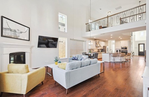 Irving House | Brand New Luxury 6BD,5BA Grand Vacation Home