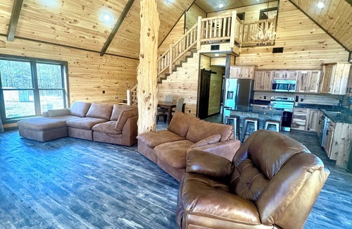 Doniphan Cabin | BRAND NEW Luxury and Privacy 4 bedroom 3 bathroom Cabin on Current River