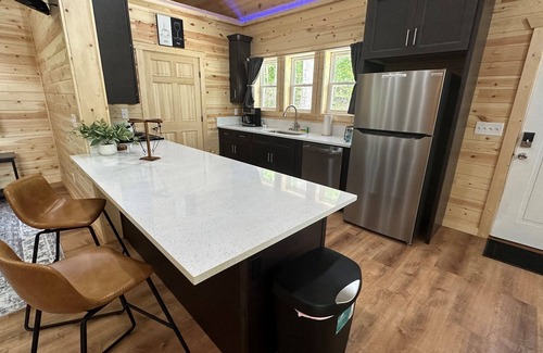 Cleveland House | Brand New Luxury Cabin Full of Amenities