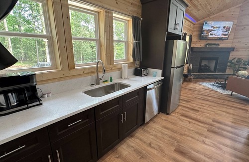 Cleveland House | Brand New Luxury Cabin Full of Amenities