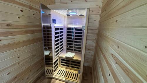 Cleveland House | Brand New Luxury Cabin Full of Amenities