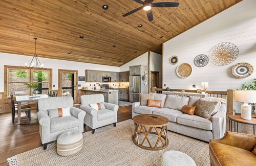 Epworth Cabin | Brand NEW Luxury Chalet! Summer Sale!