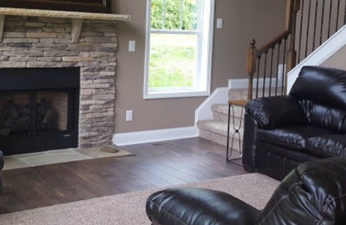 Arlington House | BRAND NEW Luxury House ~ 3 Bedrooms With Great Mountain And Creek Views