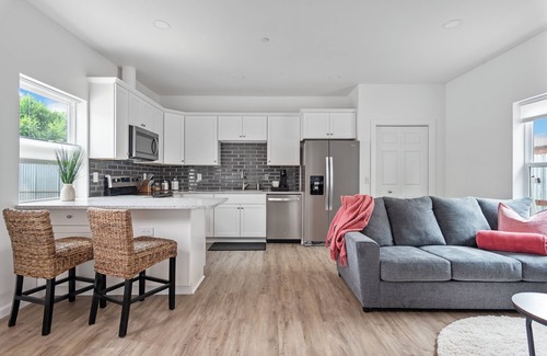 Paso Robles Apartment | Brand New, Luxury King Bedrm, Heart of Downtown, Quaint popular area, EV charger