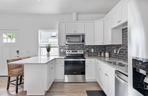 Paso Robles Apartment | Brand New, Luxury King Bedrm, Heart of Downtown, Quaint popular area, EV charger