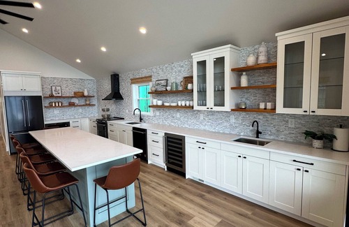 Pinckney House | Brand-New Luxury Lakefront! 5BR/4BA, 3 Primary Suites, Dock & Boat Rental Option