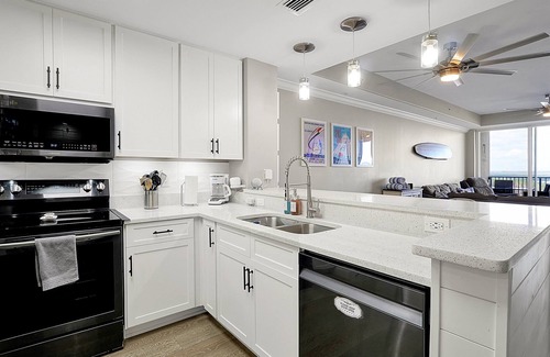 Florida Central Atlantic Coast Resort | Brand New Luxury Lakefront Condo ★ 5 Min to Disney ★ Fireworks View/18th Floor