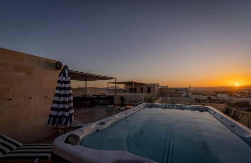 El Tezal Apartment | Brand New Luxury PH with Private Pool and Views