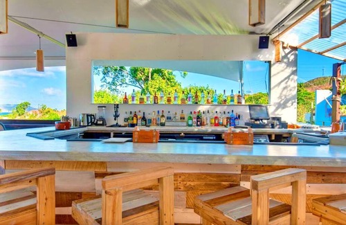 Red Hook Apartment | Brand New Luxury Private Pool Villa Quartz - 5 mins walk to #Sapphire Beach