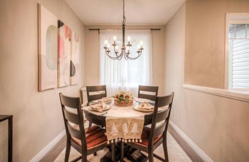 Rosemount House | BRAND-NEW LUXURY SUITE in DOON SOUTH, min to 401