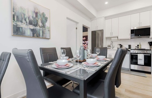 Grange Park Hotel | Brand New Luxury Suite—Heart of Toronto, Sleeps 10