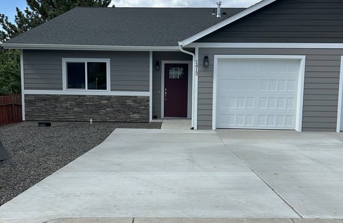 Lewiston House | Brand New Luxury Townhouse Getaway in Lewiston, Idaho!