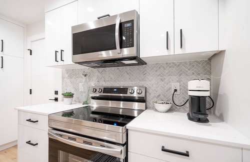 Pemberton Heights House | Brand New Modern Suite - Minutes away from Downtown Vancouver