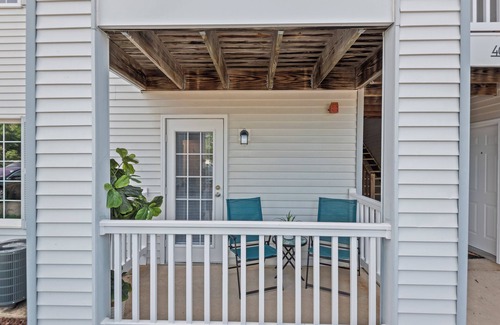 Springfield Apartment | Brand New! Modern 1BD,1BA Hidden Gem w/King Bed, Patio, Fast WiFi & Free Parking