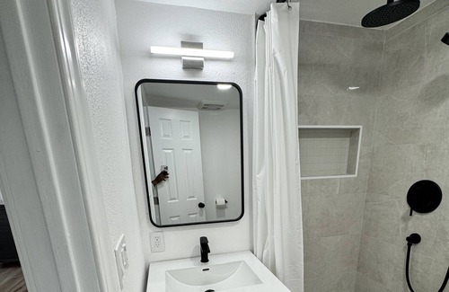 Oakland Condo | Brand New Modern 1BD in Oakland