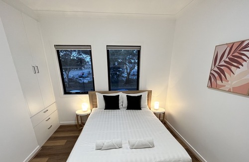Tullamarine House | Brand New Modern 2 Bedroom Guesthouse at Airport