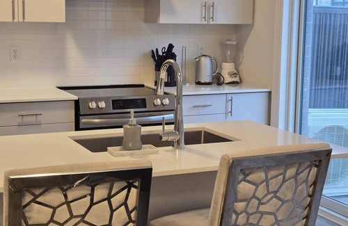 West Oak Trails House | Brand new Modern 4 Bedroom Home in prestigious Oakville community