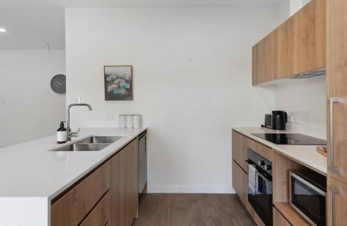Capalaba House | Brand New Modern 4BR House with Parking Yard Mall and Park