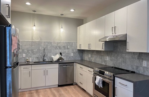 Anaconda House | Brand New Modern Clean and Cute 1 Bedroom 1 Bed Bath House