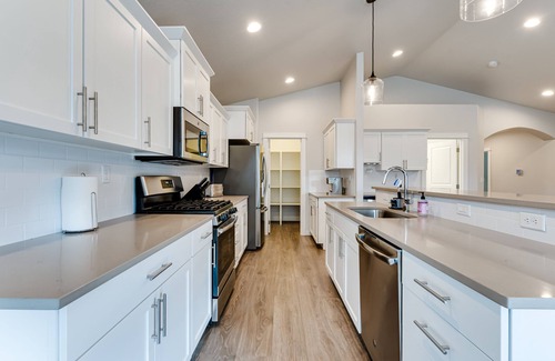 Central Oregon House | Brand New Modern Comfort Semi-Secluded Suburb NBHD