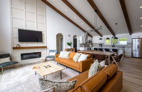 Northern Bruce Peninsula Cottage | Brand new modern cottage In Tobermory near Singing Sands with game room