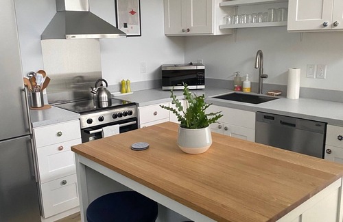 Glen Ellen Cottage | Brand new modern cottage in the heart of Glen Ellen on Sonoma Creek.