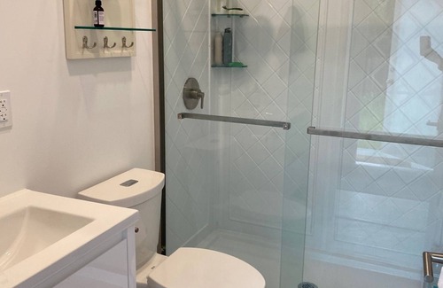 Glen Ellen Cottage | Brand new modern cottage in the heart of Glen Ellen on Sonoma Creek.