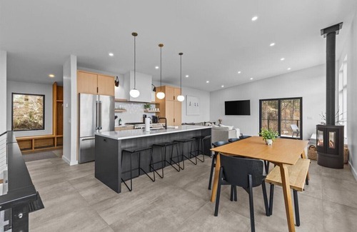 Stowe House | BRAND NEW! Modern Design with Mountain Views!