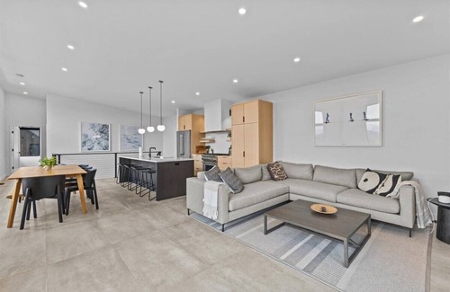 Stowe House | BRAND NEW! Modern Design with Mountain Views!