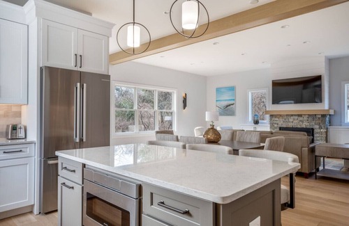 Ogunquit House | BRAND NEW Modern Downtown Luxury - Walk to the Beach!