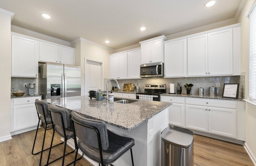 Church Street House | Brand New Modern House! 10min from ATL Airport