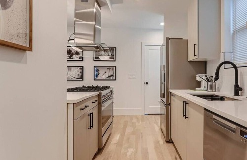 Jefferson Park House | Brand New! Modern LoHi Jeff Park Carriage House
