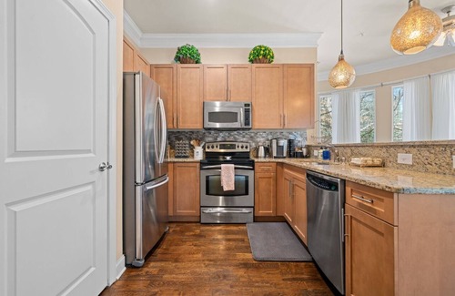 Brookwood Condo | Brand NEW- Modern Luxe getaway- Centrally located