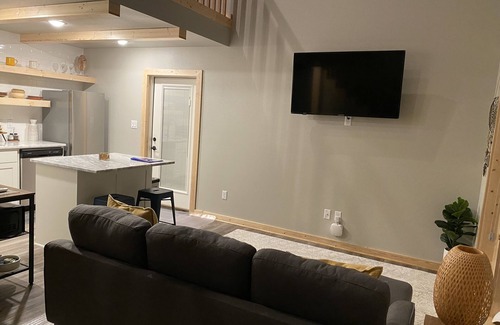Tyler Cabin | BRAND NEW modern luxury cabin! Kreekside Tipi.