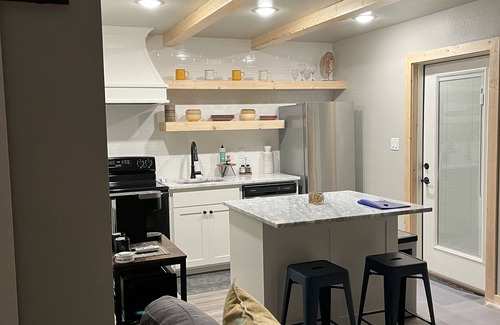 Tyler Cabin | BRAND NEW modern luxury cabin! Kreekside Tipi.