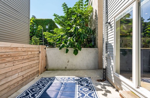 Point Breeze House | BRAND NEW Modern Philly Dream Home - Near Hospitals, Shopping, Transit -Room #3