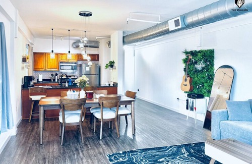 Downtown Memphis Apartment | BRAND NEW Modern Spacious Loft in Downtown with free parking