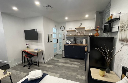 Tarzana Apartment | Brand new modern studio with private romantic garden