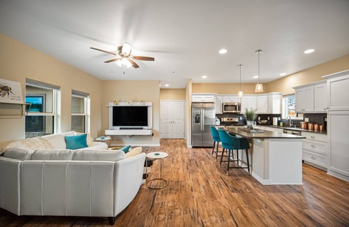 Pagosa Highlands House | Brand-new, modern home with great kitchen - near town, golf & hot springs