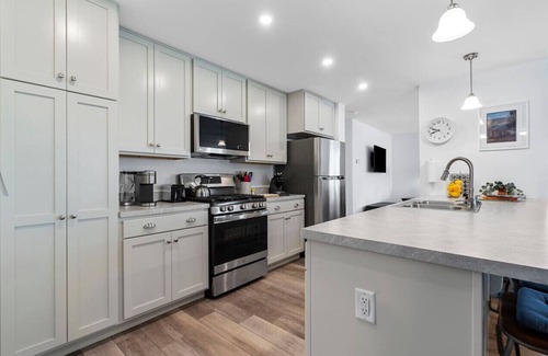 Lexington House | Brand New Modern 3bd 2bth 5 homes from beach!