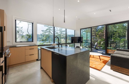Halfmoon Bay House | Brand New Ocean Front Getaway Just Steps From The Ocean