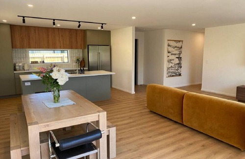 Invercargill House | Brand new on ArthurnEntire home in Invercargill