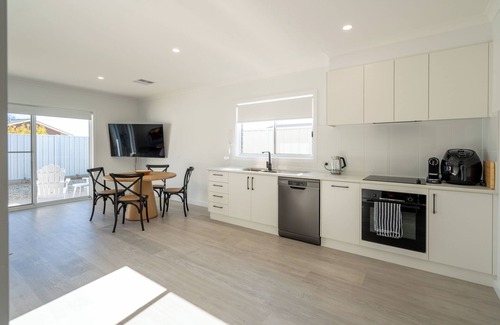 Mildura House | Brand New Ontario Townhouse next to Hospital Precinct and Mildura Golf Club