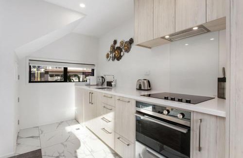 Riccarton Apartment | Brand New Opposite Hagley Park Close CBD Hospital